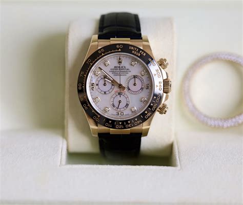 Đồng hồ Rolex Oyster Perpetual Cosmograph Daytona mặt xà cừ